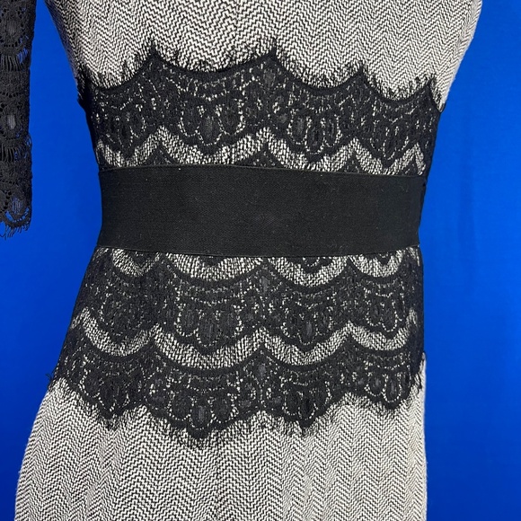 👗|•TRAFFIC PEOPLE•| Beautiful Quilted Tweed Lace Trim Dress Size 'Small' (XS) - Picture 3 of 9